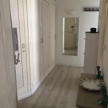 House Of Flowers Apartman